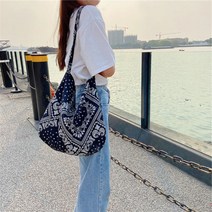 운테라 여름신상 페이즐리 반다나 에코백
