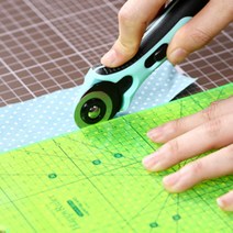 소잉데일리 원형재단칼 3종 컷팅매트 컷팅자 2종 문진 패턴지 재단칼, 원형재단칼_45mm, 1. 원형 재단칼