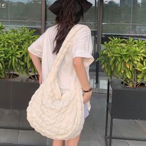 오버사이즈퀼팅구름숄더백 데일리 가벼운 퀄팅 구름 보부상 숄더 토트 에코백