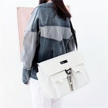 슈썸 모든 룩에 잘 어울리는 클래식 메신저백 AN 2098