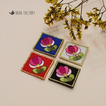 한송이 꽃 사각 전통 한복 자수 와펜, 흰색