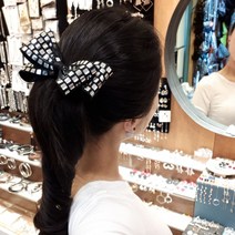 루루악세사리 헤어핀 좁은 사각 스팽클 살짝 언발 이중 볼륨 포니테일 반머리 리본