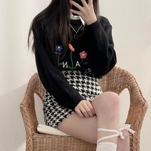 입꼬 핸드 플라워 자수 라운드 니트3color