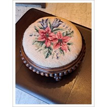 [영국앤틱가구]구슬꽃자수 풋스툴