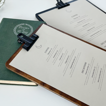 팝세븐 포니 원목 우드 A5 A4 카페 메뉴판 꽂이 테이블 메뉴판 클립보드 스탠드 제작, 도토리 A5 가로형 (스탠드포함)