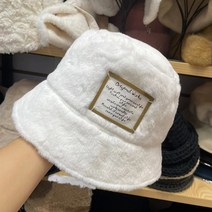 퍼 요즘핫한 여행 겨울모자 커플 비니 벙거지 따뜻한 올겨울 트랜드룩 코디 군밤 방한모 인싸 귀도리 패딩