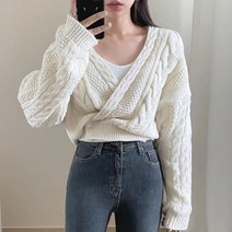 [레티고] 브이넥 크로스 버튼 랩 꽈배기 니트