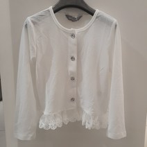 쁘띠앙팡 NC부산대점 * 커다란 큐빅단추에 샤랄라~ 사랑스런 프릴밑단으로 여름가디건이지만 고급지게~ 이건 옷장에 꼭 쟁여놔야되는 여름필수템!!!매장인기짱! * 살랑프릴가디건