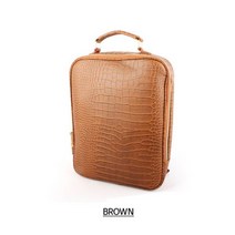 악어 무늬 느낌을 주어 고급스러운 유니크 여성 백팩