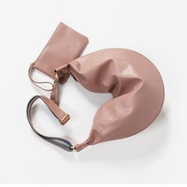 여성스런 반달 쉐입 부들부들한 가죽 만두가방 파우치 외출 크로스백 코디가쉬운 운동 질긴