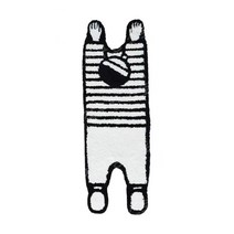 거실 누워 있는 사람 러그 카펫 매트