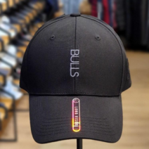 NBA 22년 신상품 남여공용 시카고 불스 팀 로고 자수 포인트 데일리로 쓰기 좋은 블랙 칼라 대두핏 빅사이즈 볼캡 모자