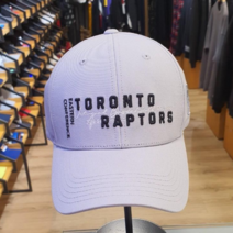 NBA 남여공용 토론토 랩터스 로고 레터링 자수 포인트 편하게 쓰기 좋은 라이트 그레이 칼라 볼캡 챙 모자