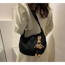 데일리 토끼 포인트 블랙 퀄팅 크로스백 가벼운 외출 편한 가방