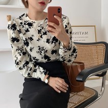 [더루브] 페미닌한 장미 꽃 패턴 라운드넥 루즈핏블라우스