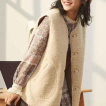 트렌디 뽀글뽀글 스웨이드 리버시블 하프 베스트