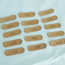 가죽라벨 이니셜 각인 네임택 주문제작 목도리 핸드메이드 DIY, 타공있음, 레드-둥근형, 1개