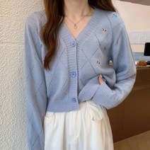 [랜덤플레이] 브이넥 플라워 자수 숏 니트 가디건