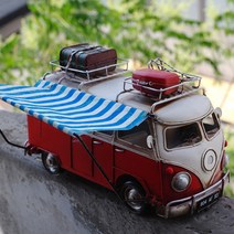 빈티지 느낌의 철재 버스 폭스바겐 캠핑버스