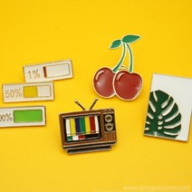 동서스토어 알록달록 일러스트 뱃지 패션브로치 패션악세사리 핀배지, 04.나무액자