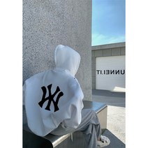 MLB 여성 후드티 맨투맨 기모 캐주얼 스웨터 오버사이즈 루즈핏 기본 양키즈 로고 블랙 화이트 데일리