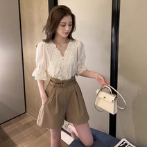 크롭 펀칭자수 랩블라우스 플리츠 반바지 투피스 브이넥 노카라 반팔 벨트 숏팬츠 세트