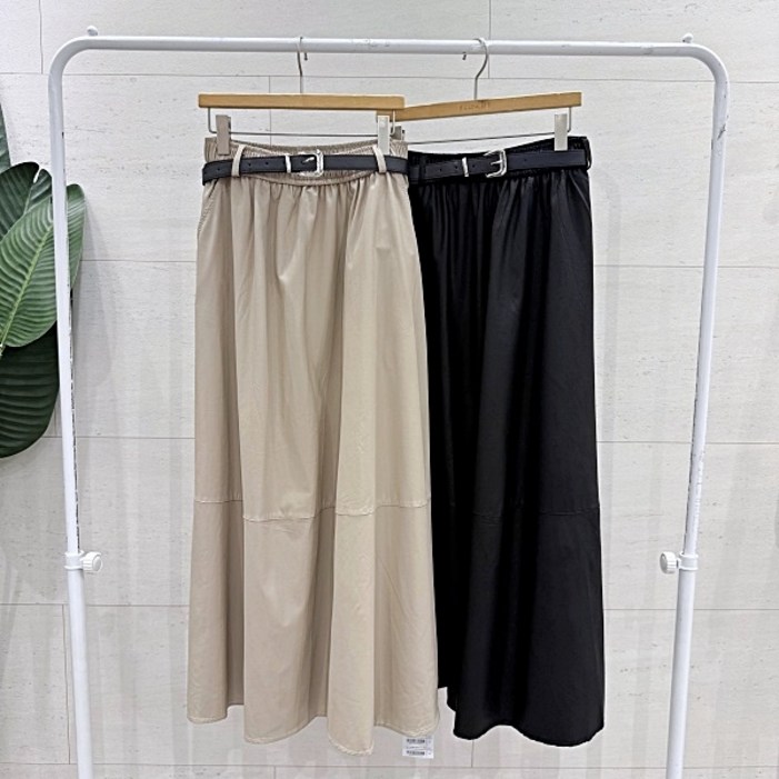 에잇컨셉 밴딩 닥트레더 롱 스커트 C25I3FSK003BC0