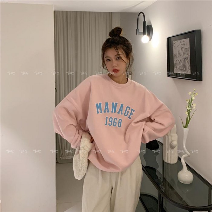 바이일이오 여성 마리지 레터링 오버핏 맨투맨