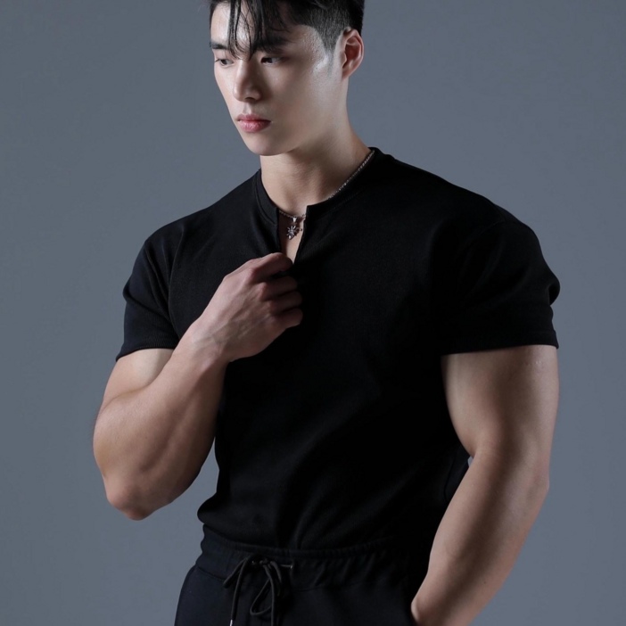 카미드 머슬핏 골지 브이넥 반팔니트