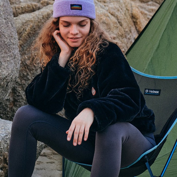 볼컴 여성용 크롭 에코 퍼 자켓 VA213JP502