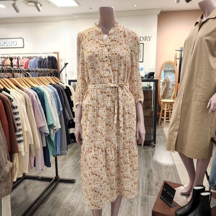 BCBG 올앤선드리 A네크 셔링프린트OP  A2M4G681