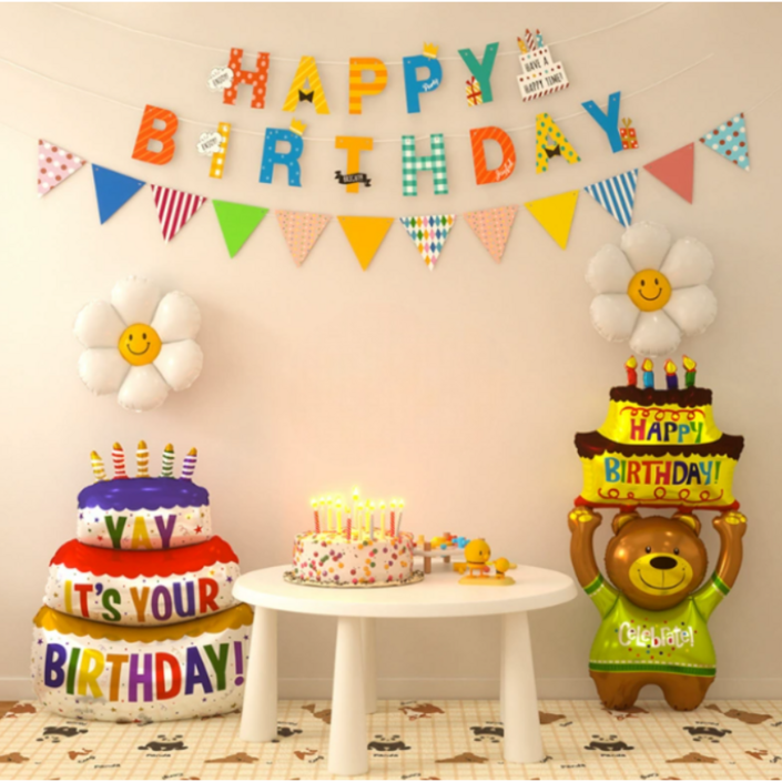 생일 축하해 대형 케이크와 곰돌이 풍선