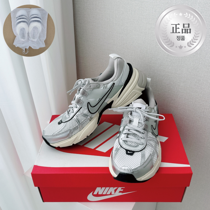 정품보장 NIKE 나이키 V2K 런 RUN 런닝화 운동화 스니커즈 트레이닝화 남여공용 커플운동화 SGK0911D1 MANOL파우치증정 정품보장 NIKE 나이키 V2K 런 RUN 런닝화 운동화 스니커즈 트레이닝화 남여공용 커플운동화 SGK0911D1 MANOL파우치증정