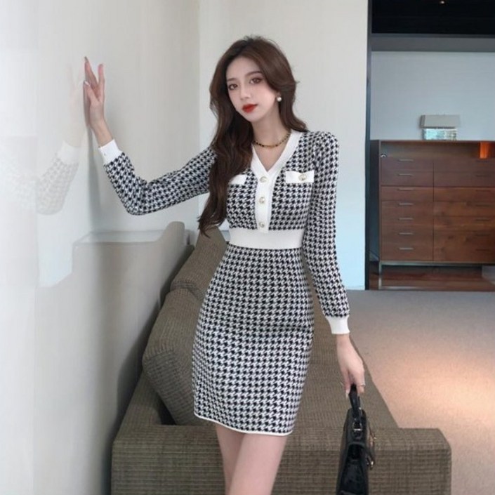 BANDEUL 하운드투스 브이넥 버튼 니트 원피스