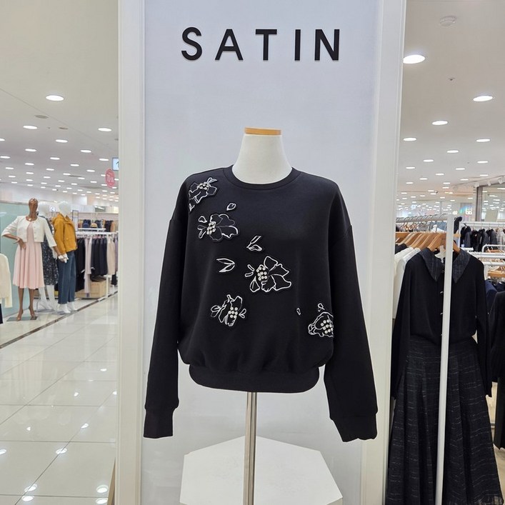 샤틴 플라워 자수 맨투맨 S253B552_YS