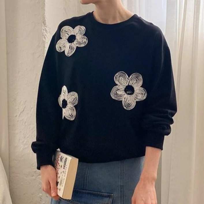 메리브 모던꽃자수맨투맨 여성맨투맨 자수맨투맨 쮸리맨투맨 one color