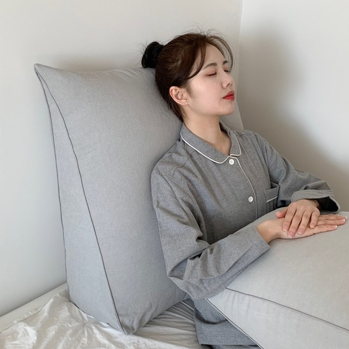 집앤콕 삼각 등받이 쿠션