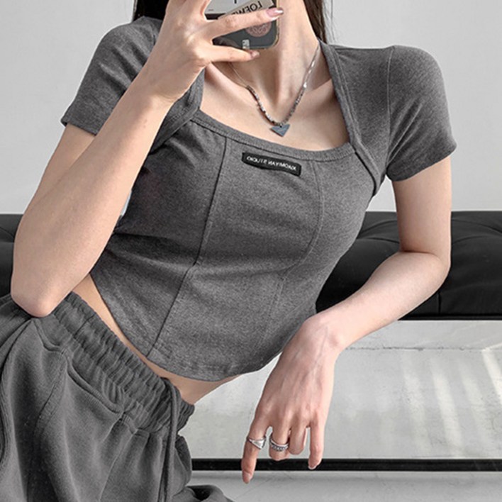 여성용 블랙101 스투딘 스퀘어넥 크롭 반팔 티셔츠 B234WF00202 여성용 블랙101 스투딘 스퀘어넥 크롭 반팔 티셔츠 B234WF00202