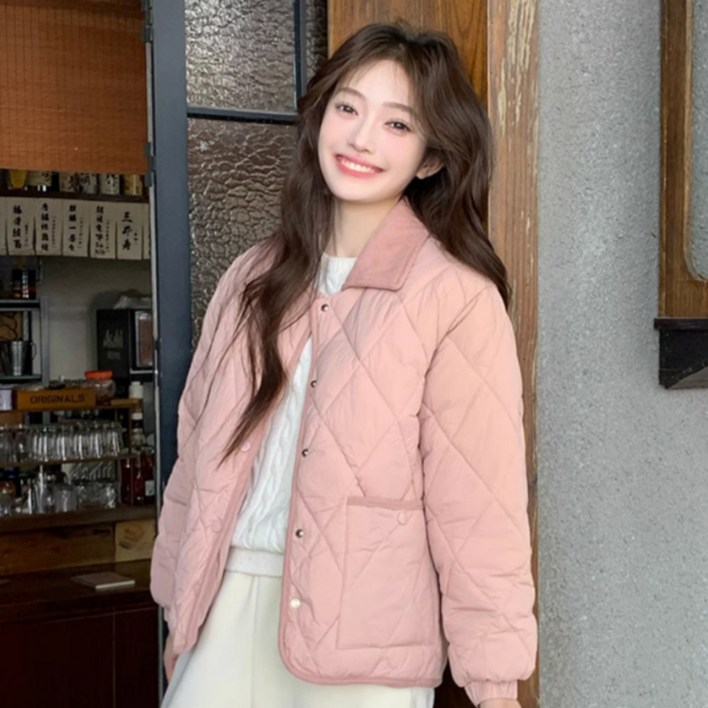 웨일쓰여성 카라넥 경량 패딩 겨울 빅사이즈 따뜻한 퀄팅 월론 누빔 숏 점퍼 패딩 자켓 데일리 아우터 웨일쓰여성 카라넥 경량 패딩 겨울 빅사이즈 따뜻한 퀄팅 월론 누빔 숏 점퍼 패딩 자켓 데일리 아우터
