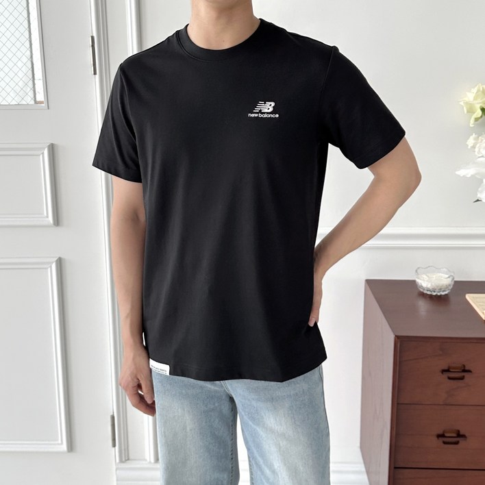 뉴발란스 반팔 라운드 티 스탠다드핏 스몰로고자수 남여공용 D8323
