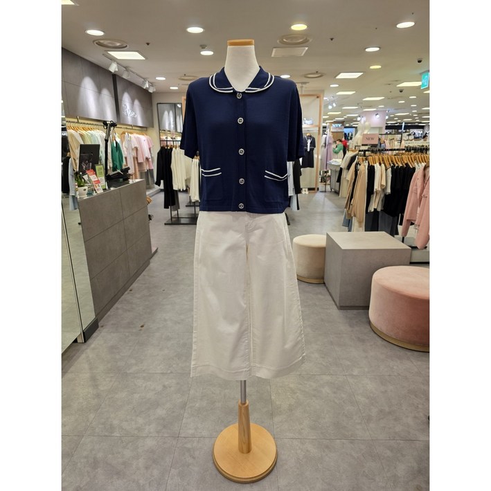 로엠 부평점 9부 길이의 통 넓은 핏의  귀엽고 편하게 입을수 있는 데님