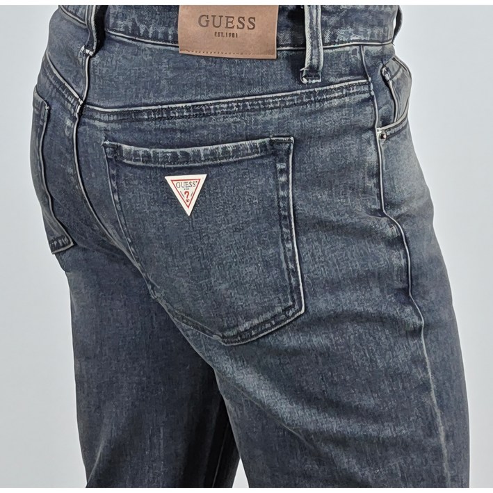 [백화점 정품] 게스 남성 베이직 릴렉스 테이퍼드 인디고 미디엄블루 데님 청바지 MBL