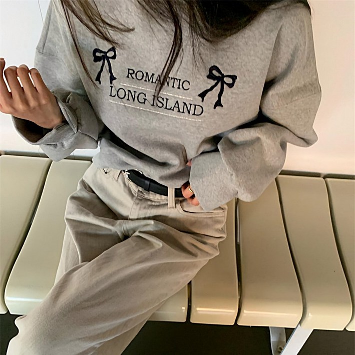 리본 세미크롭 라운드 맨투맨 티셔츠