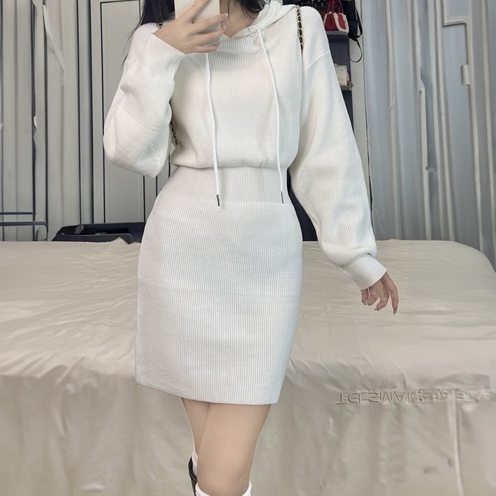 비비에모 키바나 후드 슬림 니트 미니 원피스 10913
