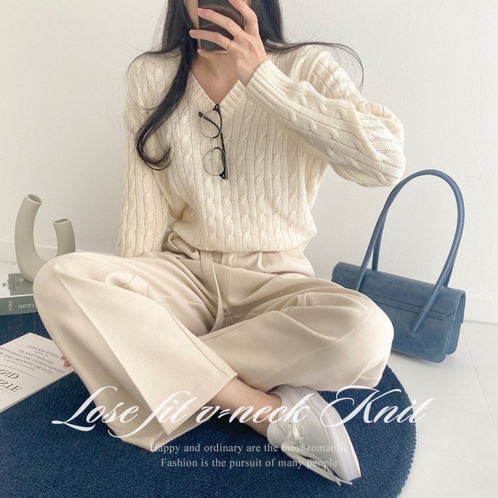 순이 S.여성 루즈핏 색감예쁜 꽈배기 브이넥 니트