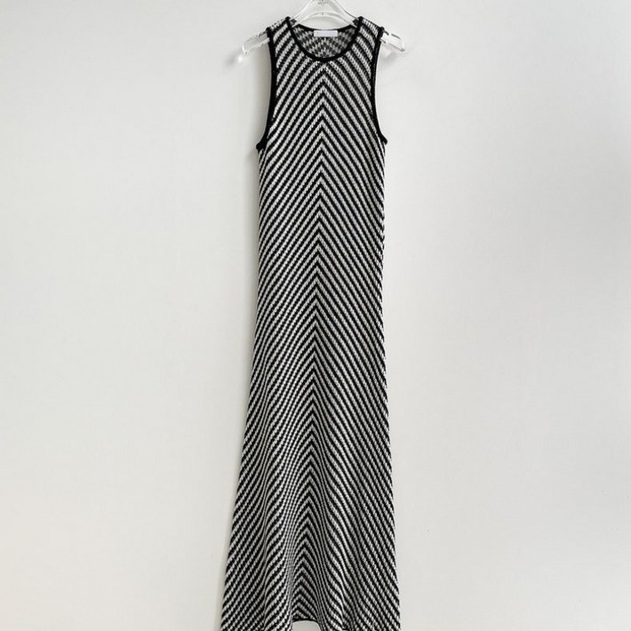 LF 여름 슬림핏 니트 원피스 여성 민소매 패션 고급 시원한 의류 고급스러운 스트라이프 슬림한 해변 휴가, 블랙