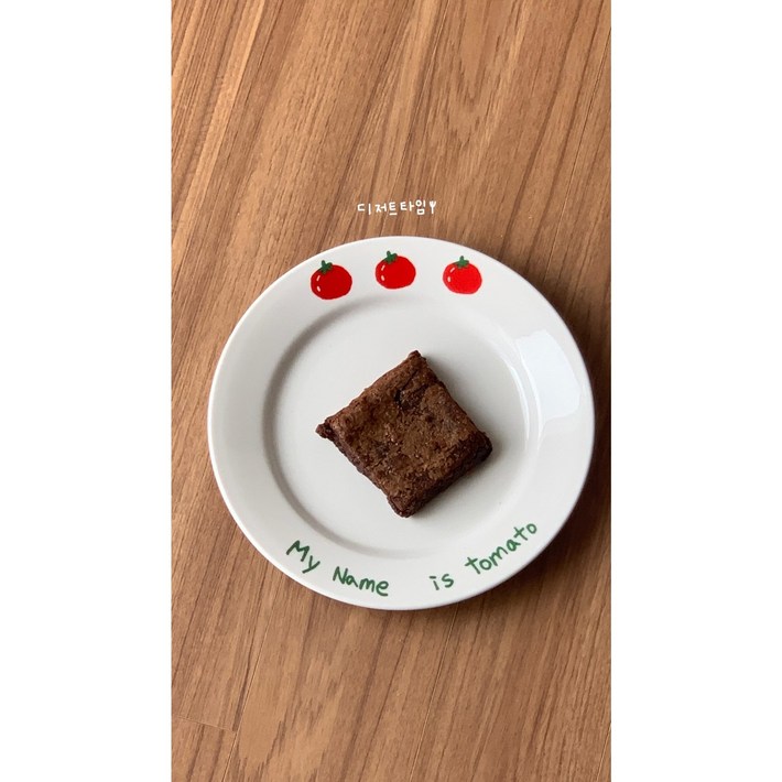 웜보울 made 마이네임이즈토마토 화이트 도자기원형 접시 22cm