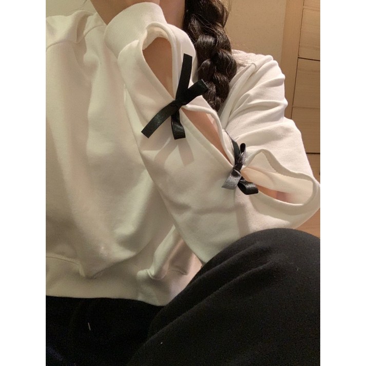 리본 트임 맨투맨 티셔츠 리본 트임 맨투맨 티셔츠