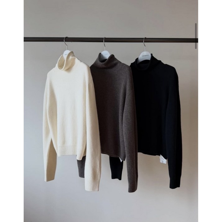에이미그레이스 캐시 홀가터틀넥 니트