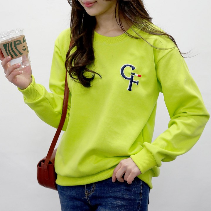 여자친9 시크한 영문 볼륨자수 맨투맨 빅사이즈 (S~2XL)